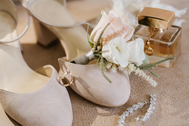 Trauringe und Accessoires am Hochzeitstag