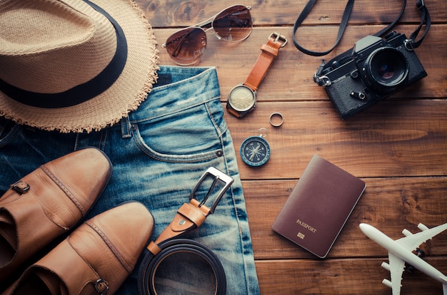 Travel clothing accessories vestuário ao longo da viagem - conceito lifestyle