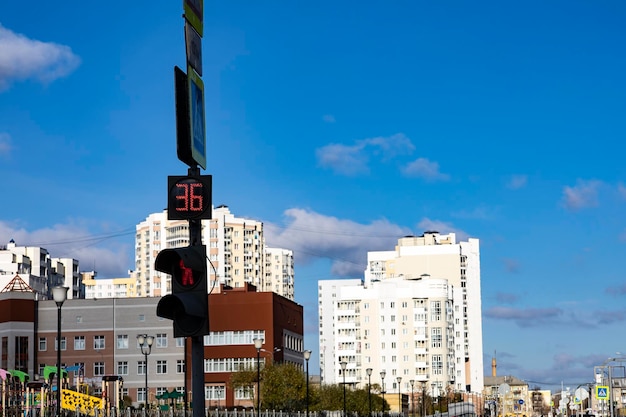 Travessia urbana para pedestres com semáforos