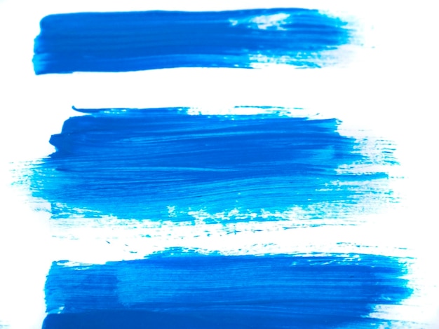 Foto trazado de pintura acrílica azul aislado en un fondo blanco concepto de arte abstracto