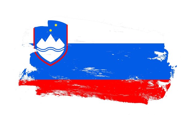 Foto trazo pincel pintado angustiado bandera de eslovenia sobre fondo blanco