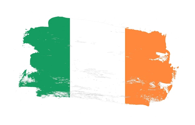 Trazo pincel pintado angustiado bandera de irlanda sobre fondo blanco