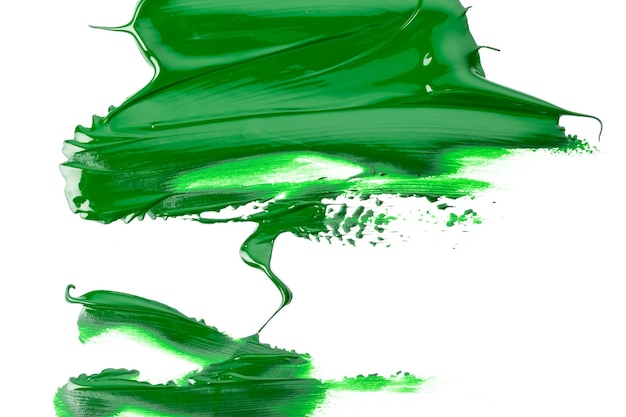 trazo verde del pincel sobre papel blanco