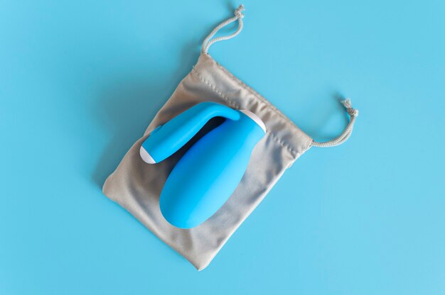 Treinador inteligente Kegel vaginal com biofeedback. exercícios de kegel do sistema de treinamento interativo em casa para fortalecer o assoalho pélvico e melhorar o controle da bexiga. o conceito de tecnologia do sexo para a saúde da mulher