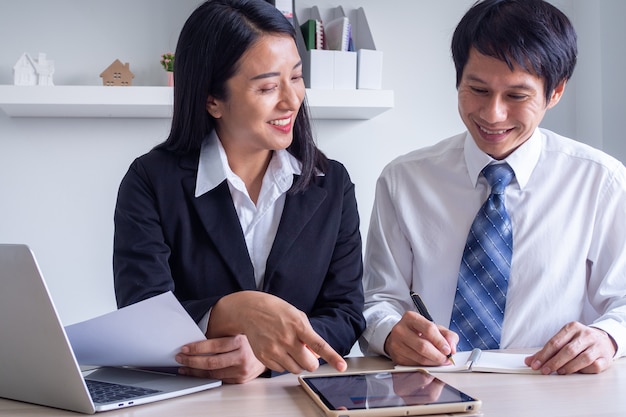 Treinamento de novos mentores, treinamento, trabalho e orientação com estágios, aprendendo a trabalhar no escritório do estágio, conceitos de treinamento