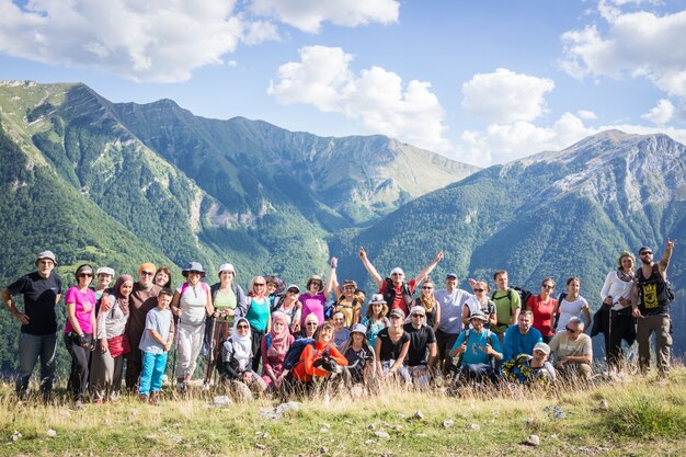 Trekking in der riesigen Gruppe der Berge wandern