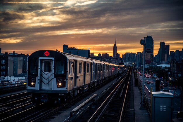 Trem do metrô em nova york