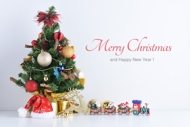Tren de juguete de madera con bloques de colores, Feliz Año Nuevo, Navidad