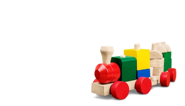 Foto tren de juguete de madera con bloques de colores