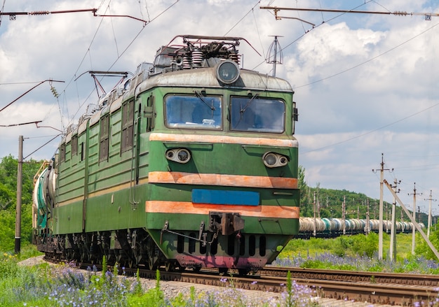 Tren de mercancías con gas y petróleo en Ucrania