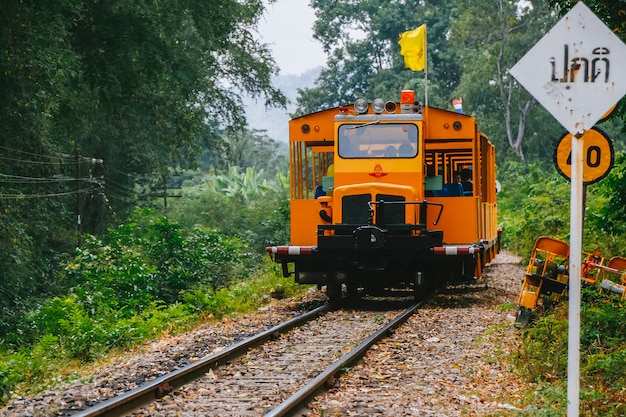 Tren en el río Kwai.