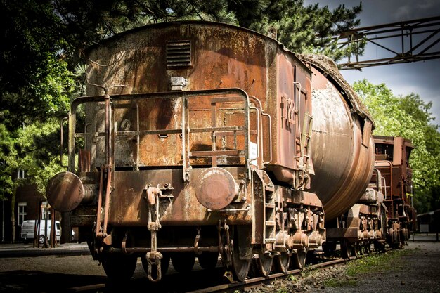 Foto el tren en las vías del ferrocarril