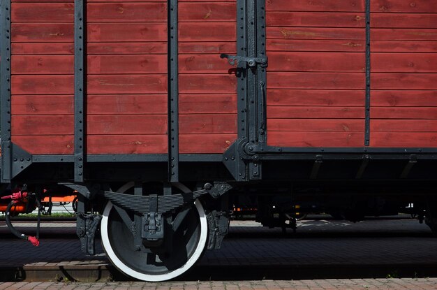 Foto el tren en las vías del ferrocarril