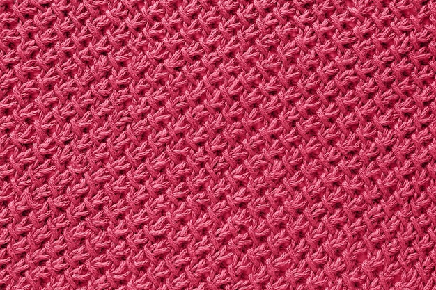 Foto trendfarbe des jahres 2023 strukturgemusterter strickstoff in der farbe viva magenta