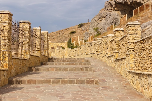 Treppe auf dem Weg zur genuesischen Festung Sudak