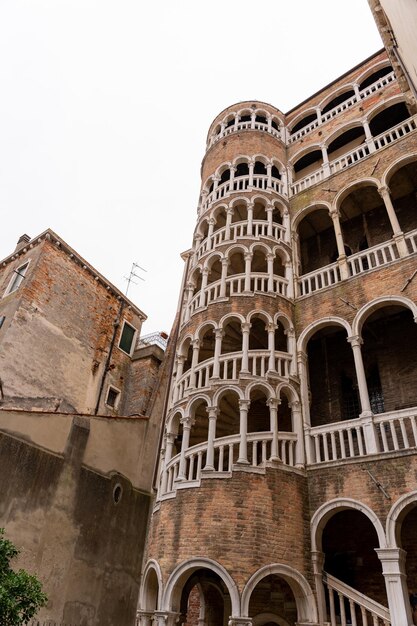 Foto treppe des palazzo contarini del bovolo in venedig