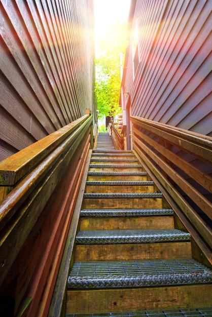 Treppe, die zum himmlischen Himmel zum Licht führt