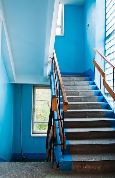 Treppe in einem alten Hochhaus