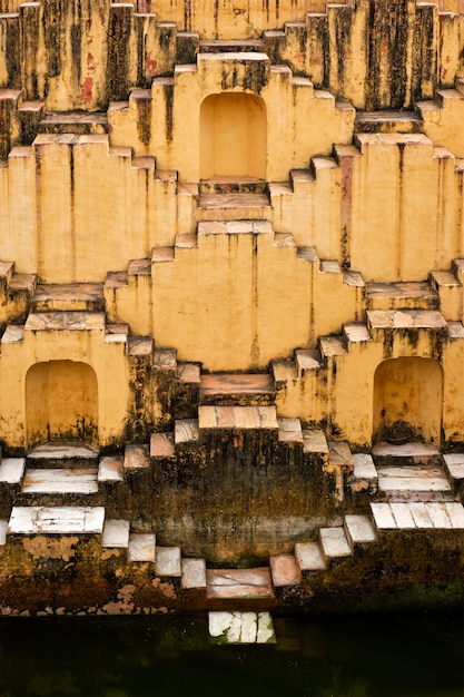 Treppe von Panna Meena ka Kund Stufenbrunnen in Jaipur, Rajasthan, Indien