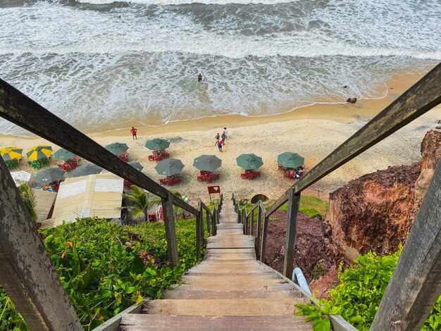 Foto treppe zum schönen strand in brasilien