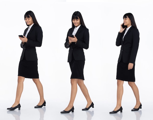Três colagem Comprimento total dos anos 20 Negócios de escritório asiáticos Mulher cabelo curto preto usa saia escura e sapatos. Mulher segura telefone inteligente para falar e andar vista lateral sobre fundo branco isolado