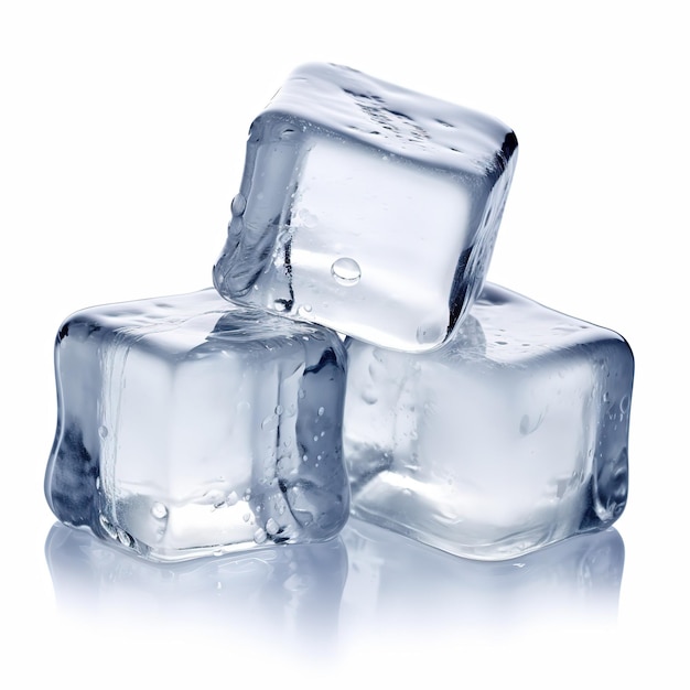 Três cubos de gelo em fundo branco