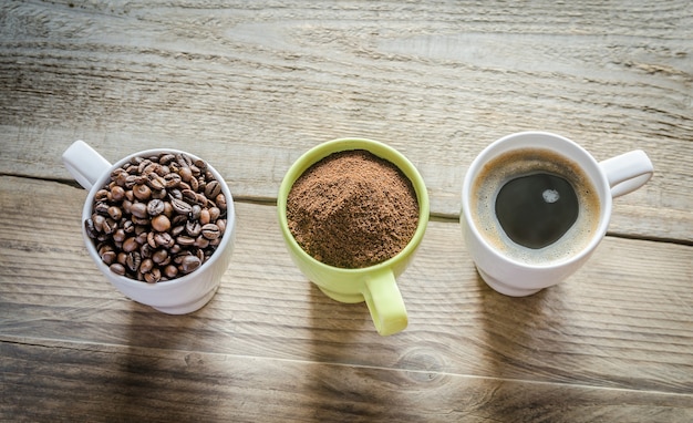 Três etapas de preparação do café