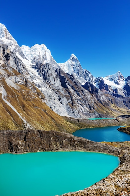 Las tres lagunas de la Cordillera Huayhuash, Perú