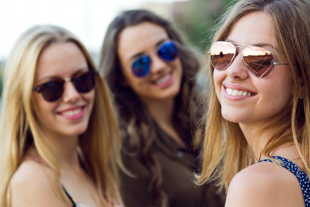 &quot;Três lindas amigas&quot;