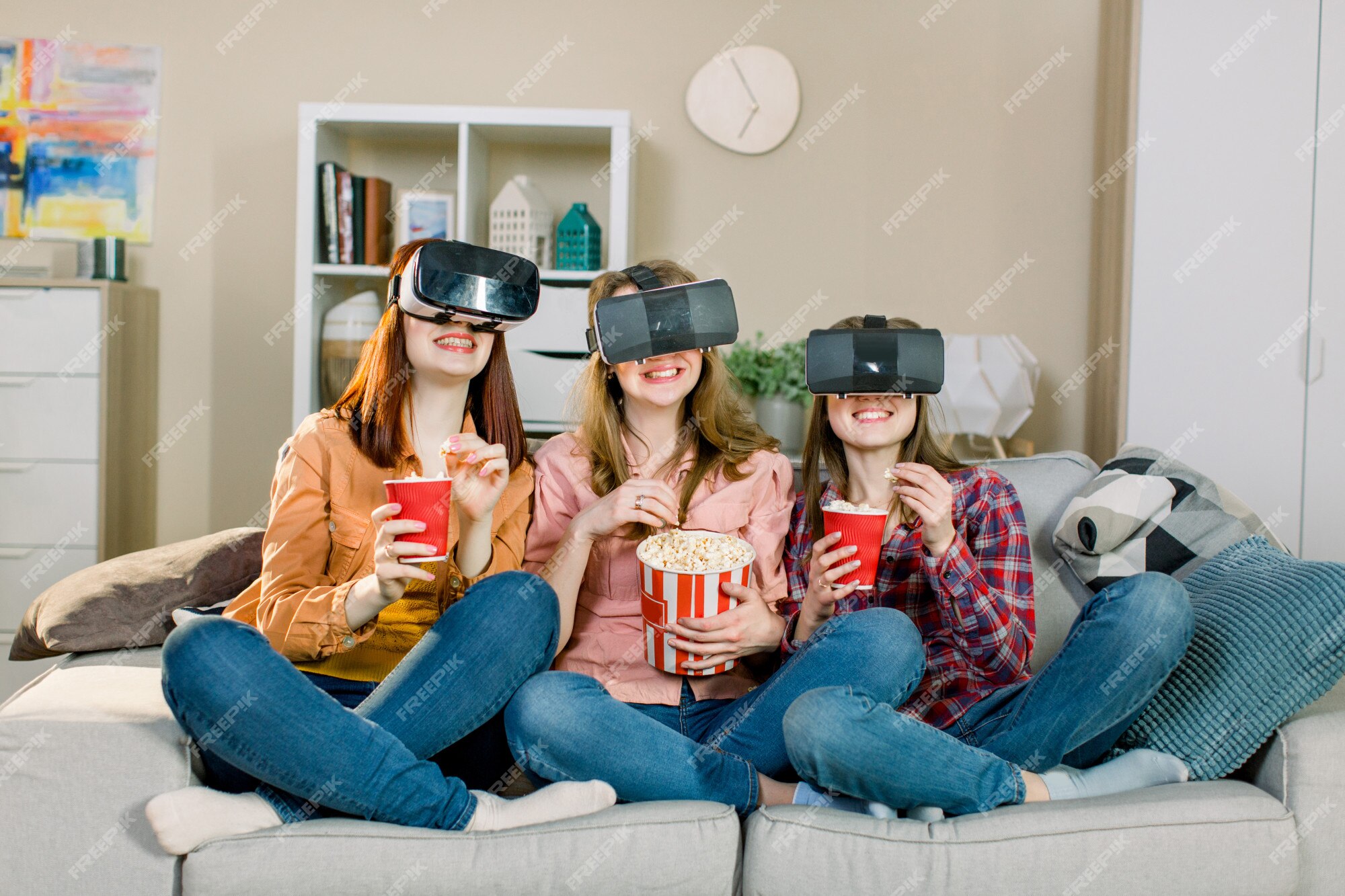 Entretenimento estudo de jogos online e mundo virtual em simulação 3d  mulher séria em jogos de óculos vr