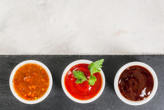 Tres tipos de salsa de tomate rojo