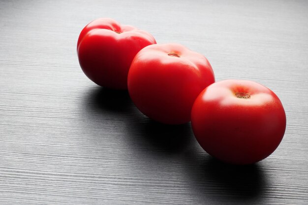 Tres tomates