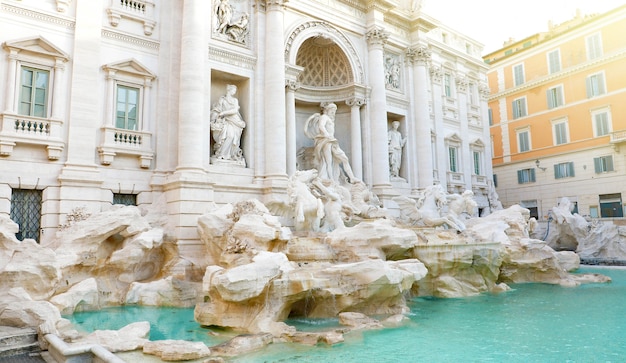 Trevi-Brunnen in der Rom-Landschaft