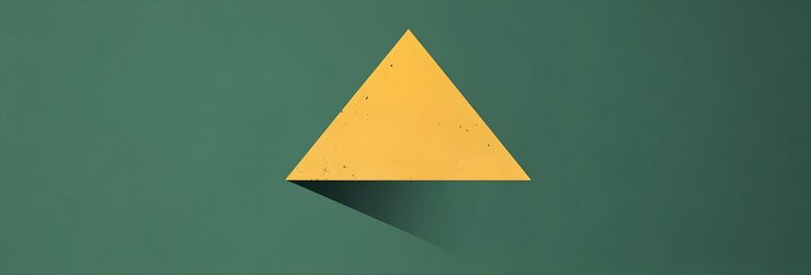 Foto triángulo amarillo en verde