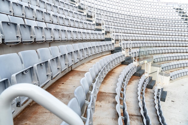 Tribunas vazias em andares do estádio