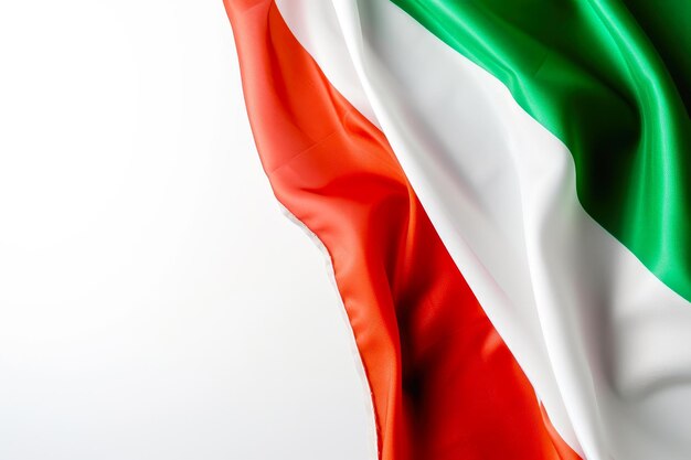 Tricolor italiano flutuando graciosamente