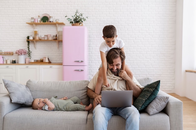 Foto trieng adulto para lograr el trabajo y la vida personal