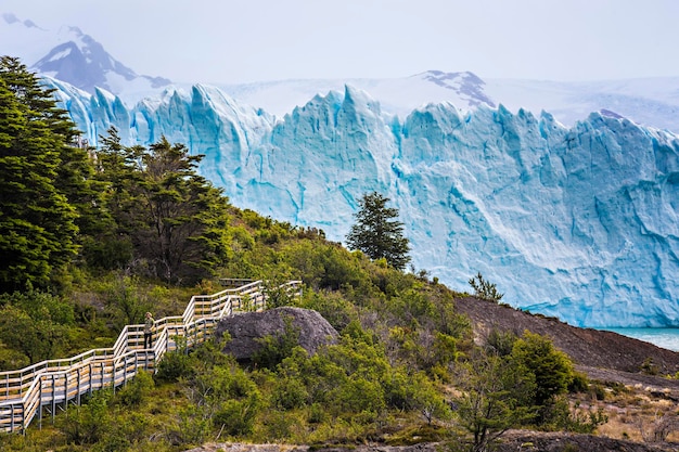 Trilha de madeira no Parque Nacional Los Glaciers, Glaciar Perito Moreno, Patagônia, Argentina