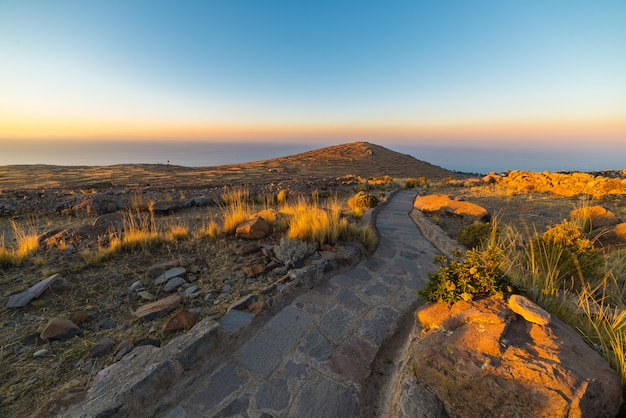 Trilha Inca na ilha de Amantani, Lago Titicaca, Peru