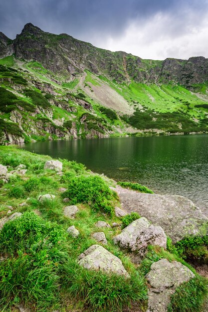 Trilha nas montanhas Tatras no verão Polônia Europa