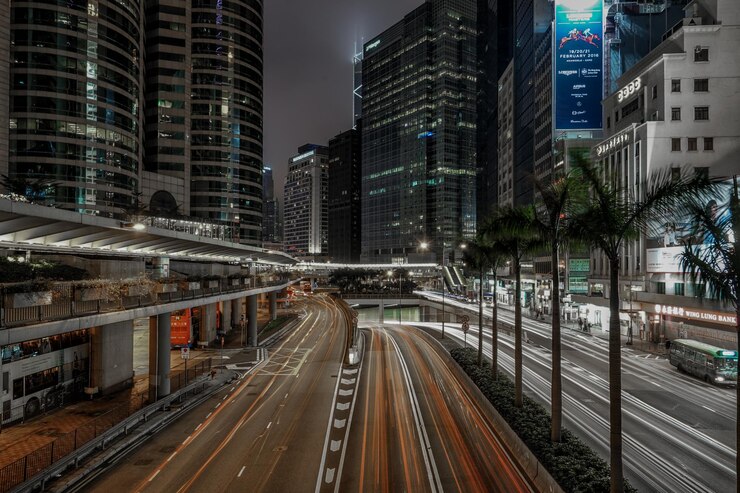 Foto trilhas de luz na estrada da cidade