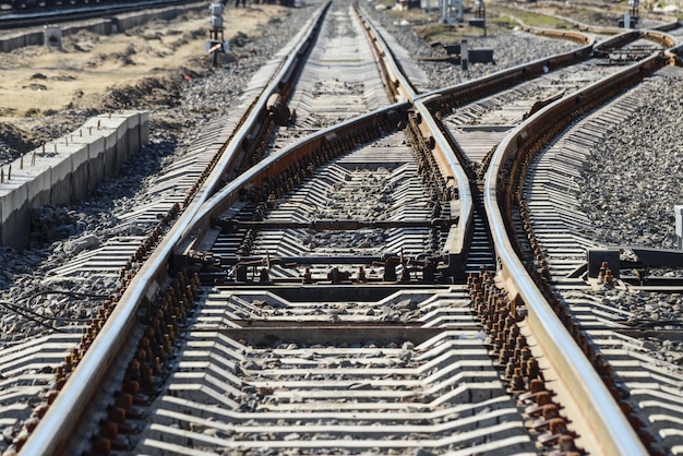 Trilhos na estação de trem A nova ferrovia