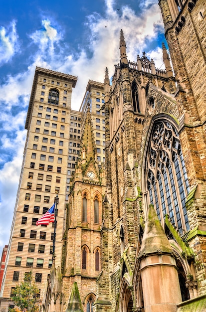 Trinity Cathedral y la Primera Iglesia Presbiteriana en el centro de Pittsburgh, Pensilvania, Estados Unidos