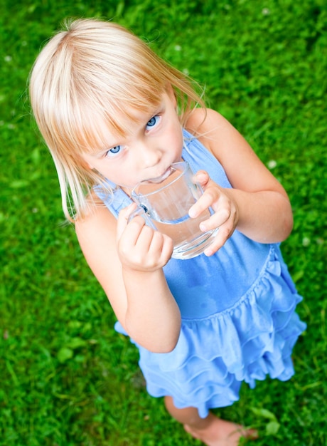 Foto trinkwasser für kinder