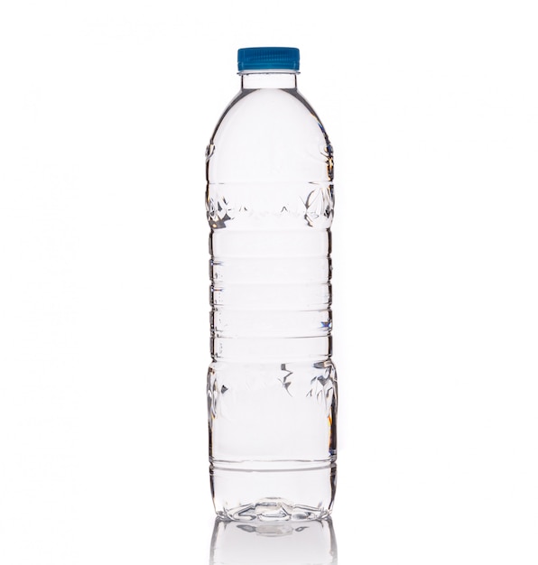 Trinkwasser in durchsichtiger Plastikflasche.