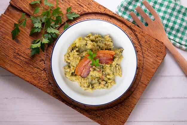 Foto trinxat de la cerdaa receta típica del norte de cataluña cocinada con patata de repollo blanco