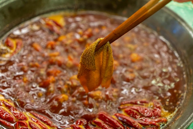 La tripa de carne asada deliciosa en la olla caliente picante de Chongqing