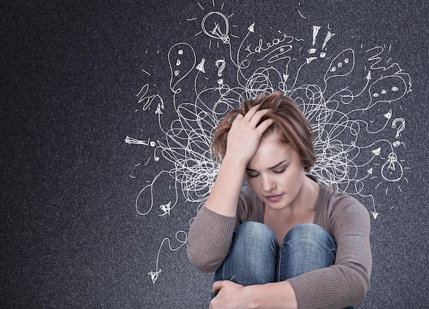 Triste joven con expresión de la cara estresada preocupada y cerebro derritiéndose en líneas signos de interrogación.