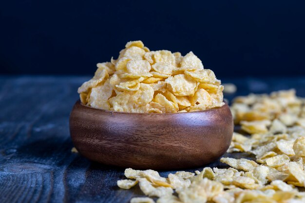 Trockene Frühstückscornflakes von gelber Farbe aus nächster Nähe