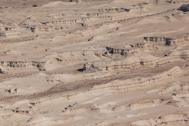Trockene Hügel der judäischen Wüste, geschossen von der Festung Masada